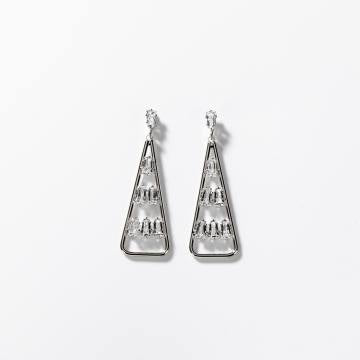 Pendants pyramide en métal rhodié. Cod.: BIGOM184